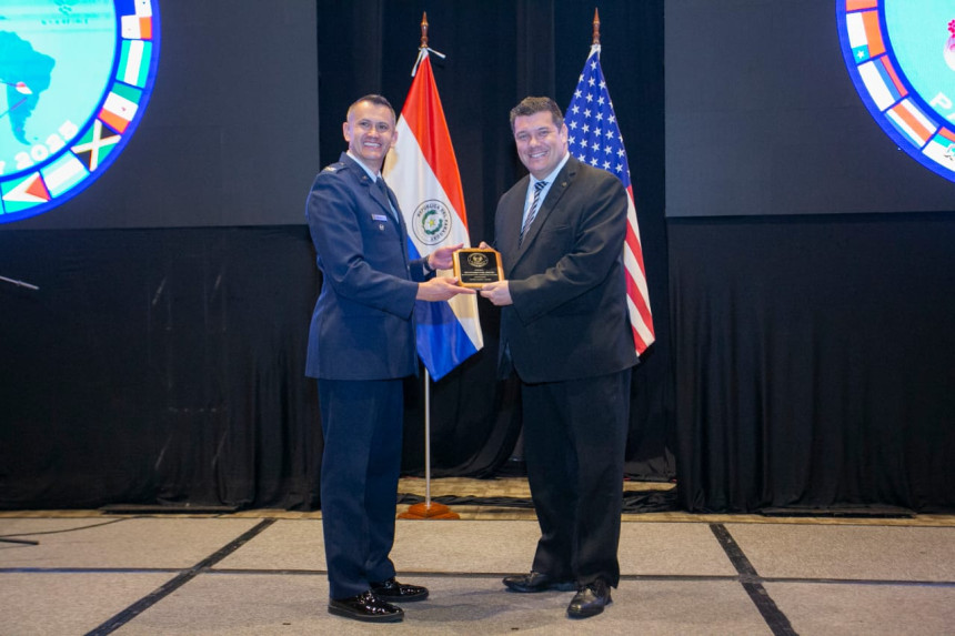 Fuerzas Aéreas Americanas distinguen al Gran Bourbon por su compromiso con el desarrollo regional